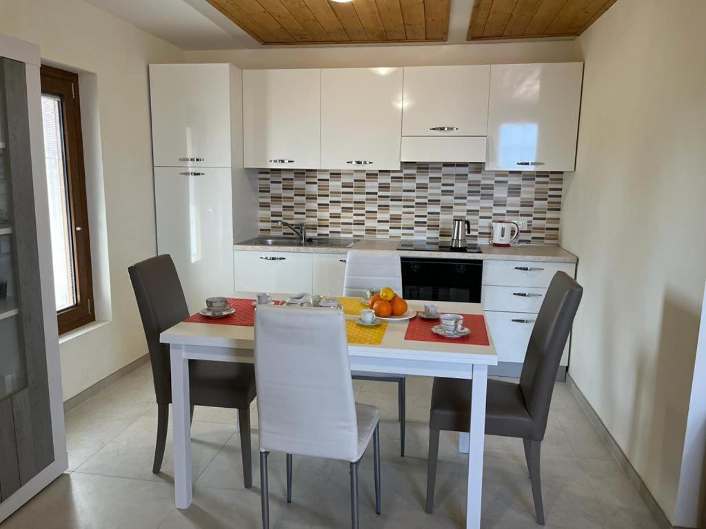 Perla Top Floor Apartment ซีร์มิโอเน ภายนอก รูปภาพ