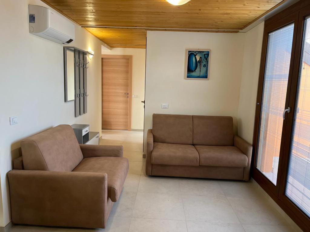 Perla Top Floor Apartment ซีร์มิโอเน ภายนอก รูปภาพ