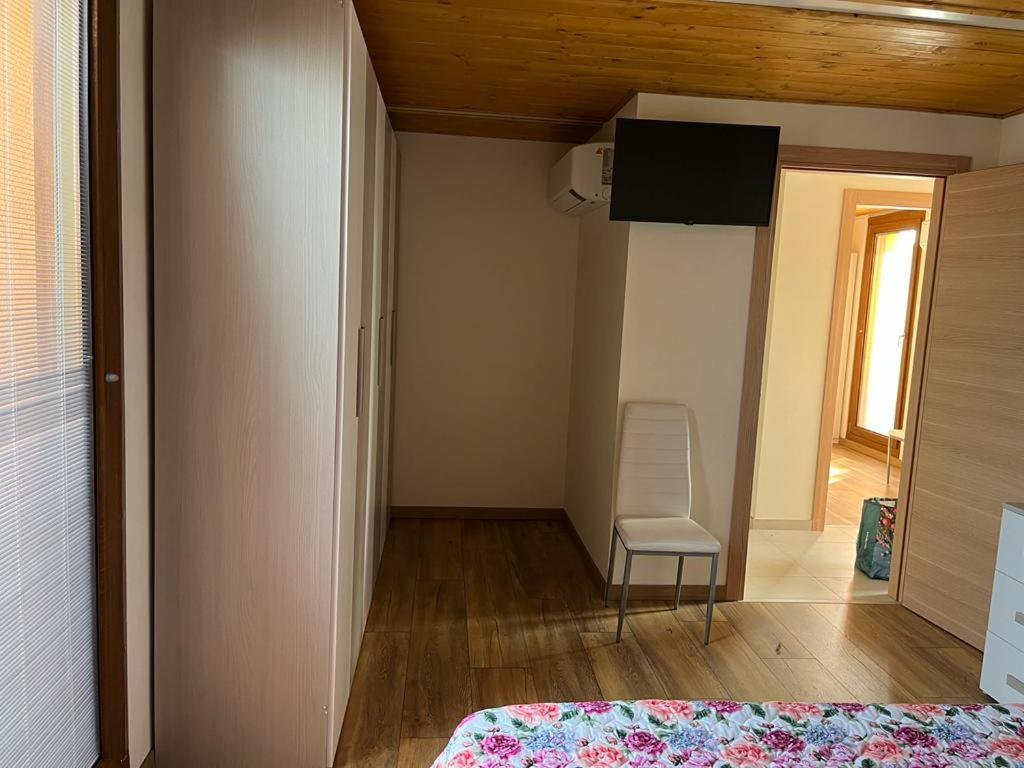 Perla Top Floor Apartment ซีร์มิโอเน ภายนอก รูปภาพ