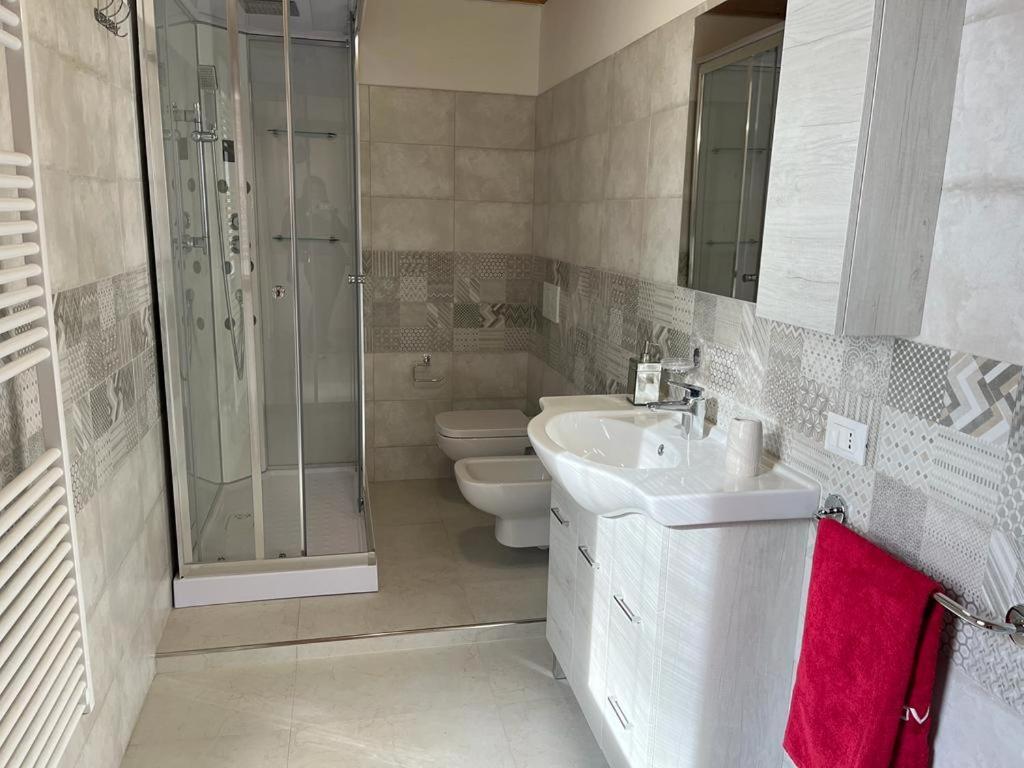 Perla Top Floor Apartment ซีร์มิโอเน ภายนอก รูปภาพ